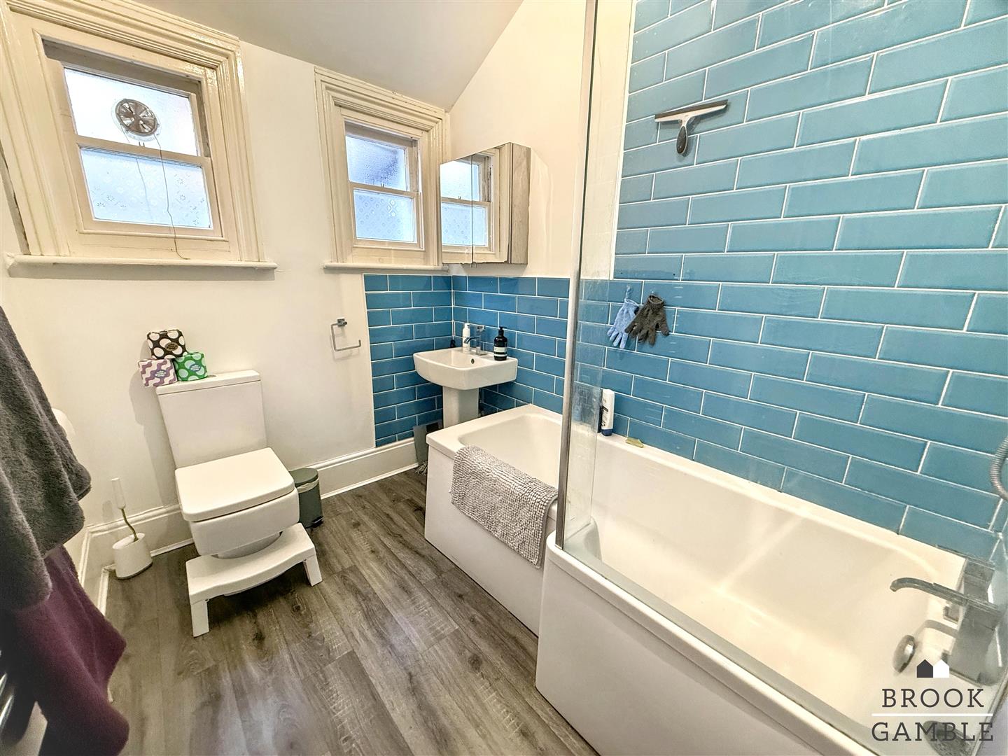 2 Bedroom Apartment. 9 Upper Avenue in Eastbourne,  5